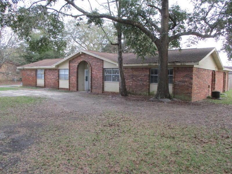 209 Lincoln Drive - Photo 1