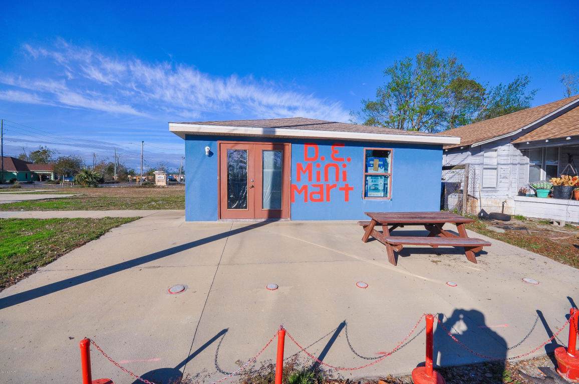 902 Martin Luther King Boulevard - Photo 1