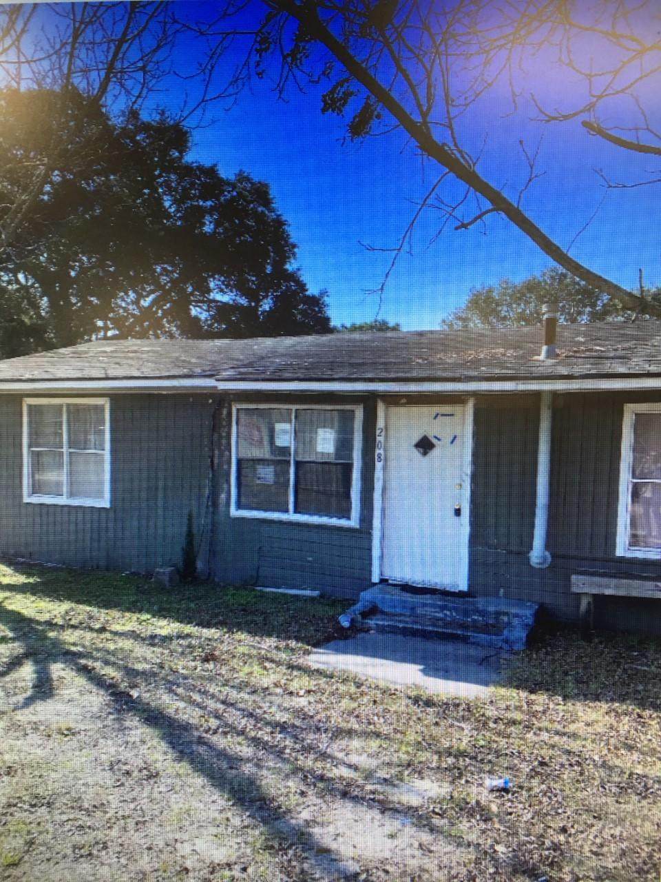 208 Hickory Street - Photo 1
