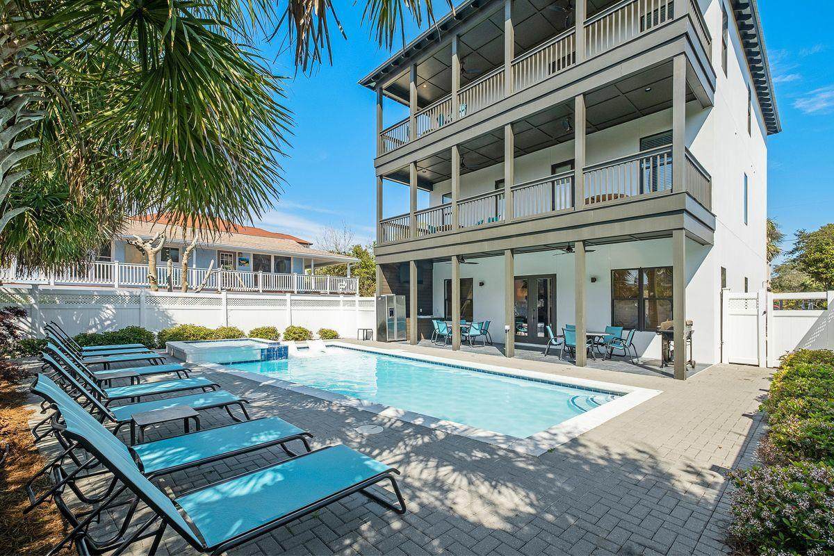77 Hollywood Street - Photo 1