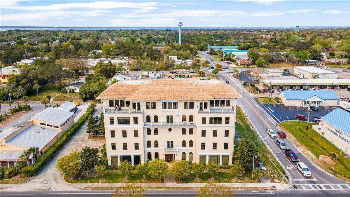543 Harbor Boulevard - Photo 1