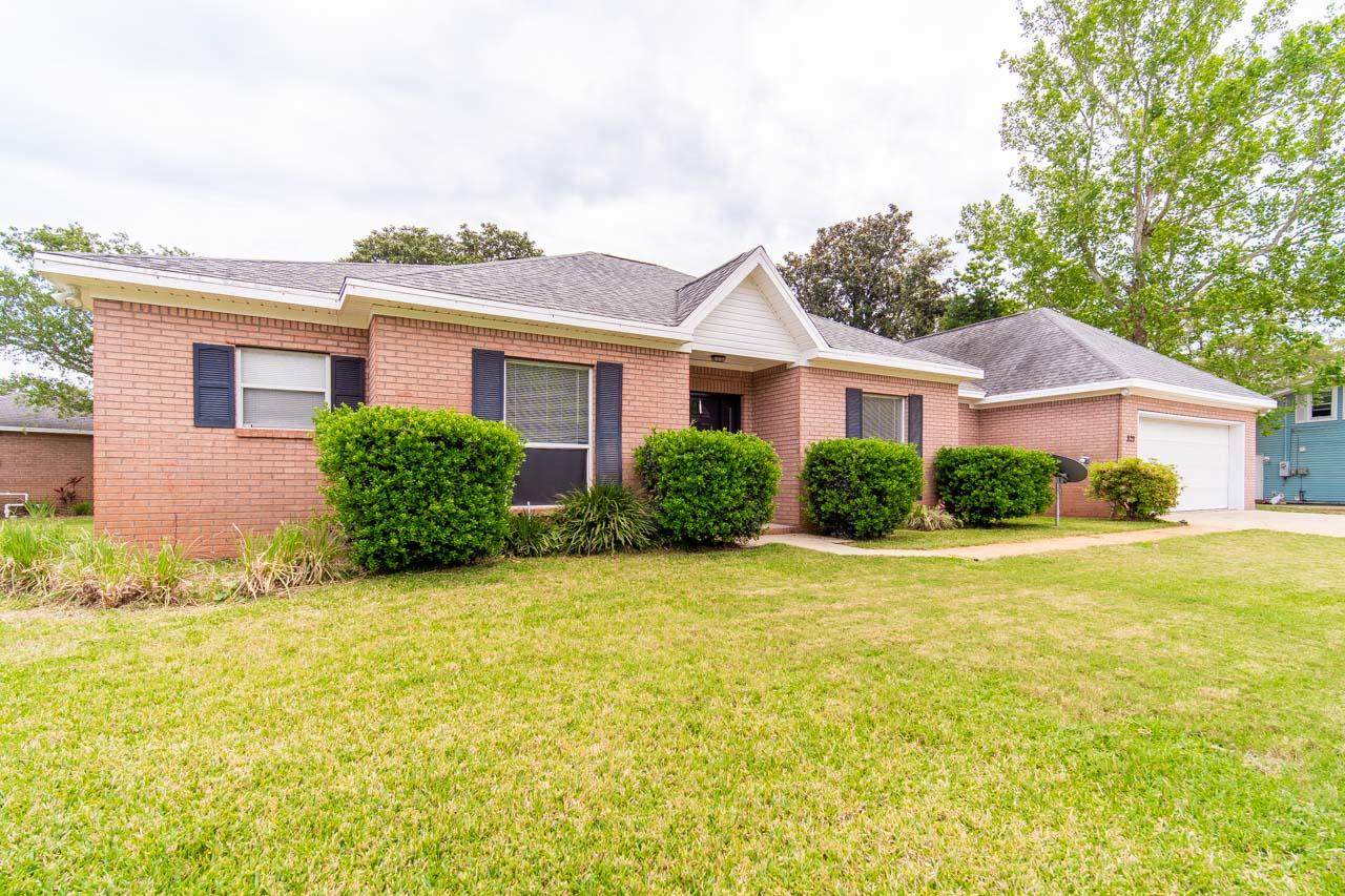 829 Lakeside Drive - Photo 1