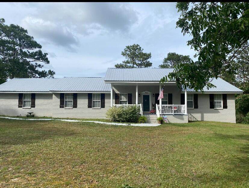 100 Pinewood Drive - Photo 1