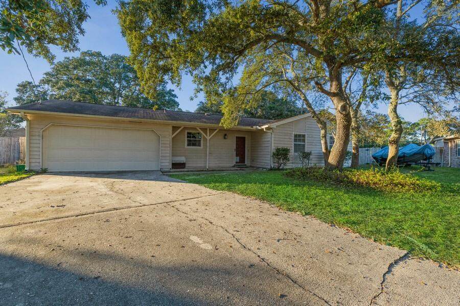 135 Newcastle Circle - Photo 1