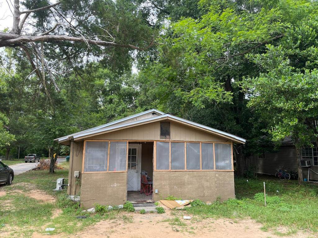 802 Chestnut Avenue - Photo 1