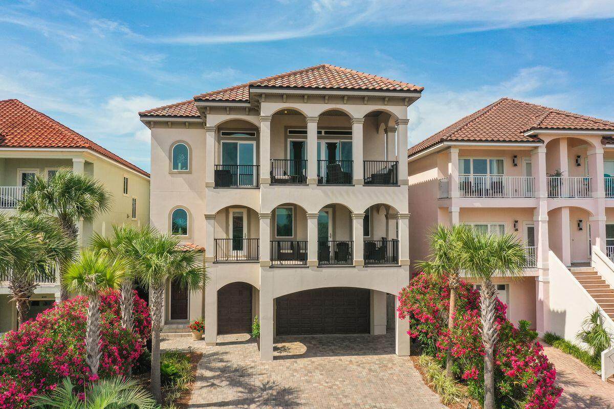 235 La Valencia Circle - Photo 1