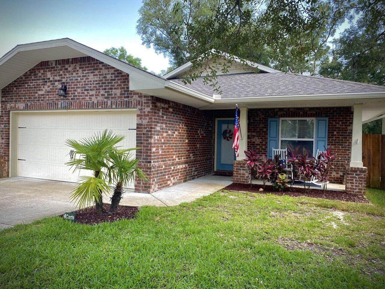 814 Pine Alley - Photo 1