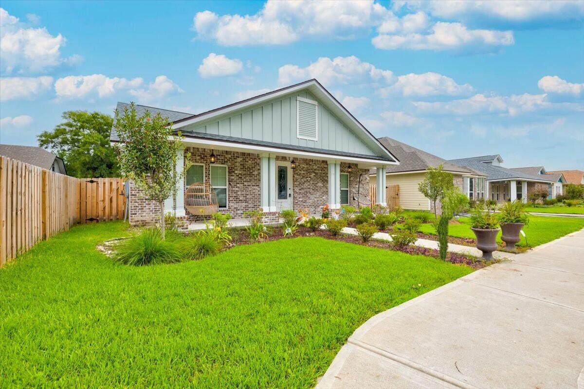 29 8th Avenue - Photo 1