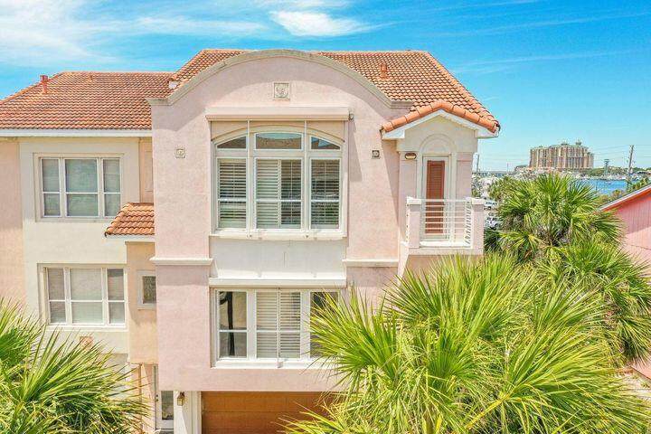 128 Gulf Winds Court - Photo 1