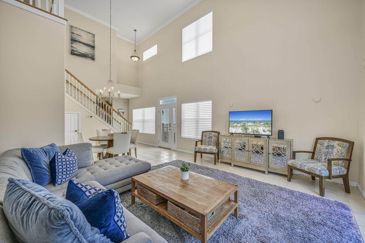 229 Calusa Boulevard - Photo 1