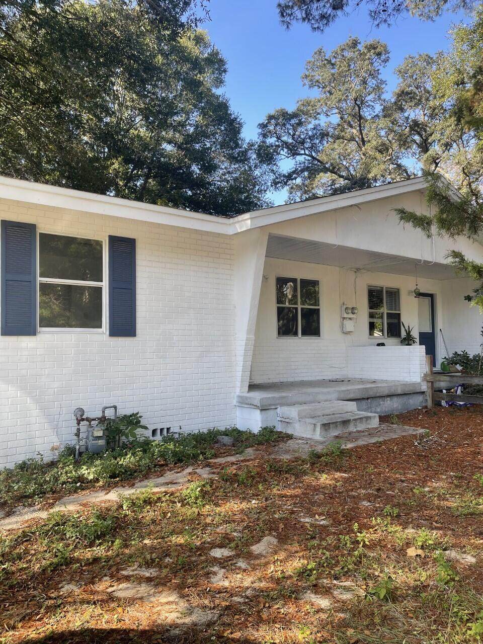114 Montrose Drive - Photo 1