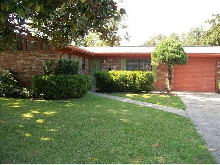 623 Spencer Drive - Photo 1