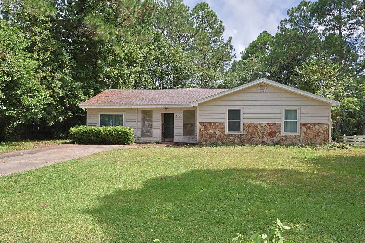 392 Pine Street - Photo 1