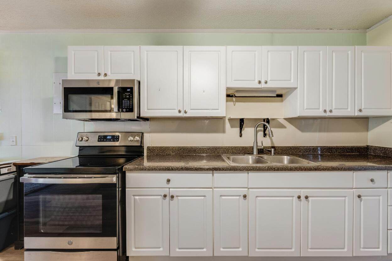 705 Oaklawn Street - Photo 1