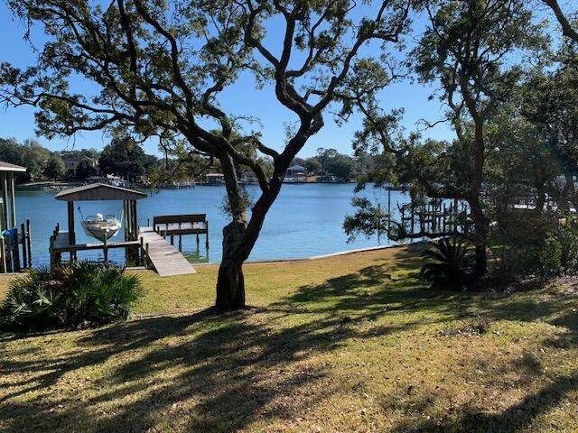 506 Amelia Street - Photo 1