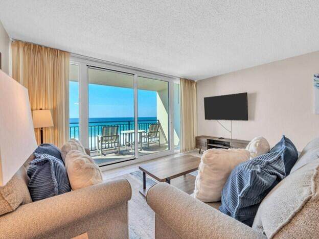 381 Santa Rosa Boulevard - Photo 1