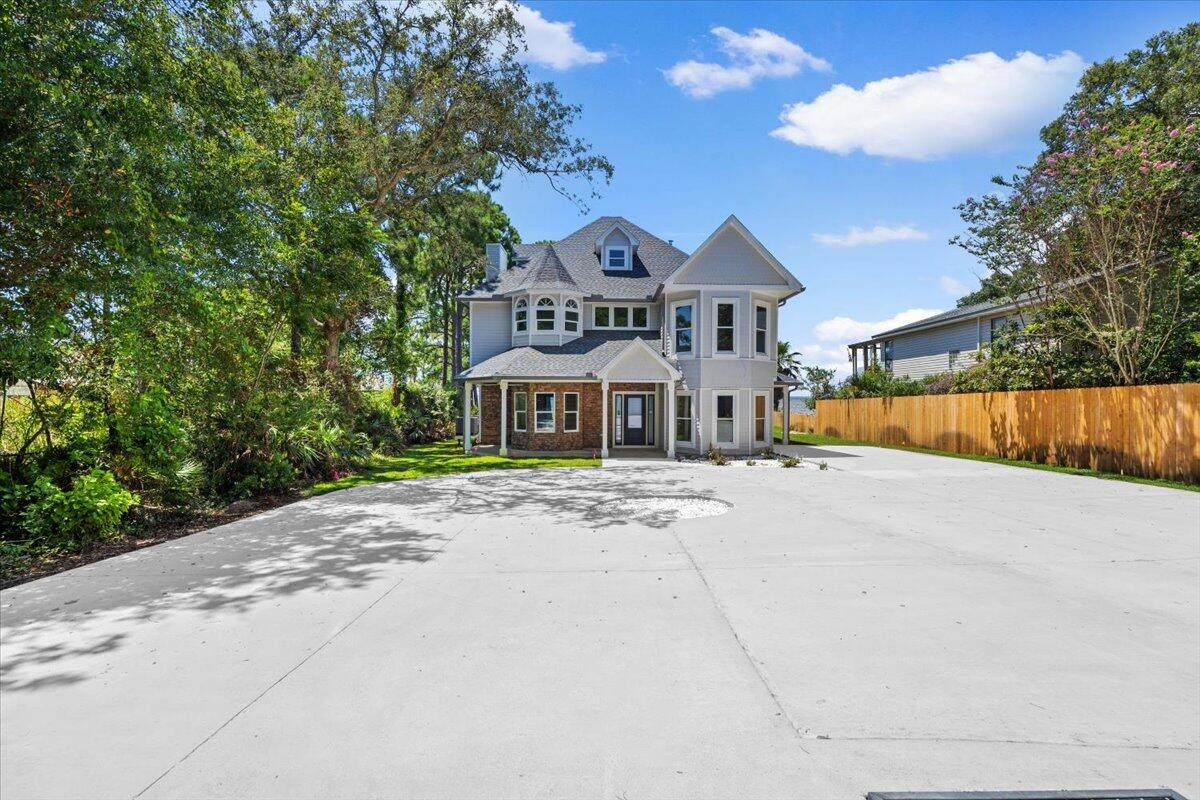 609 Calhoun Avenue - Photo 1