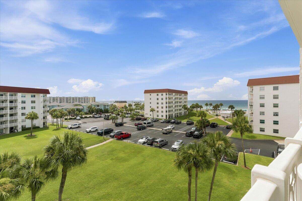 909 Santa Rosa Boulevard - Photo 1