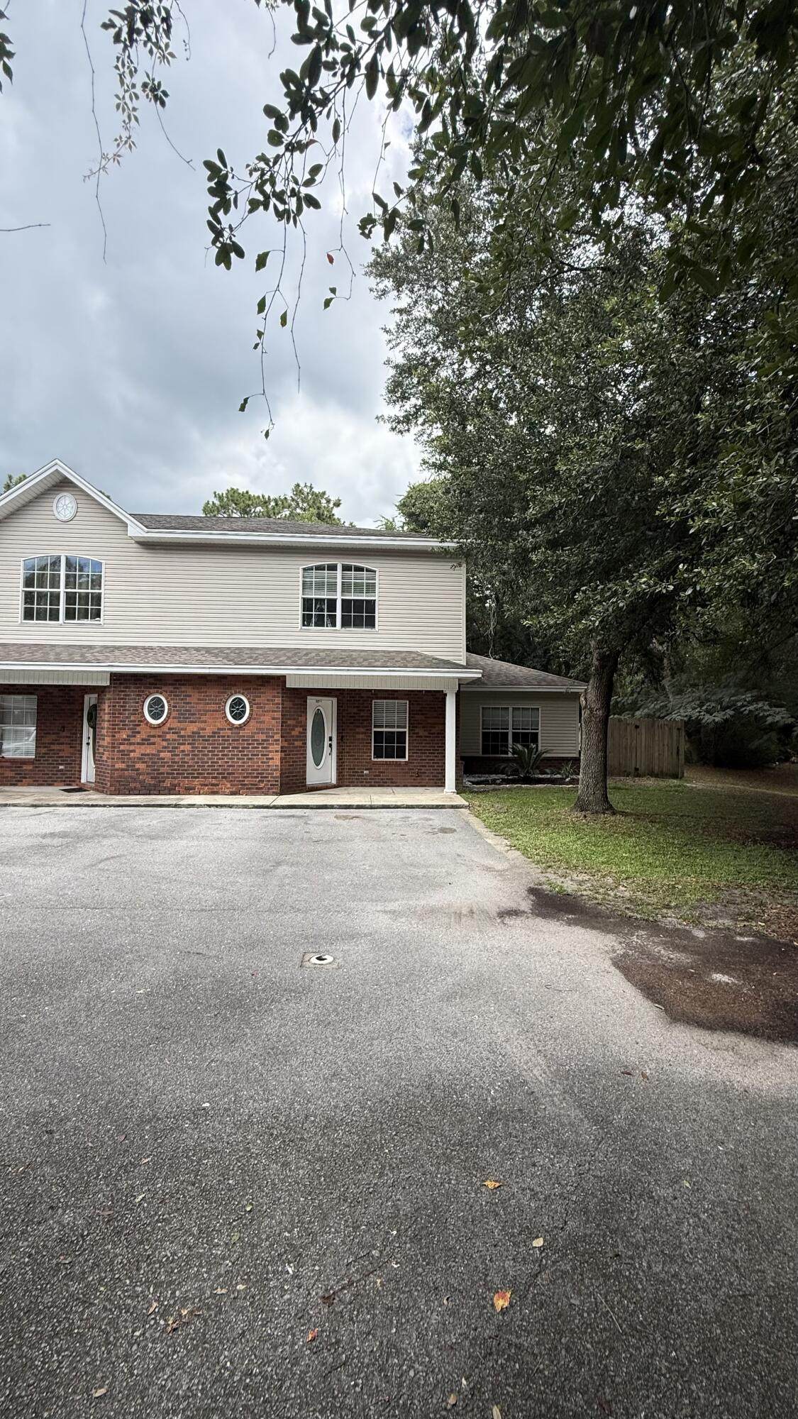 827 Fairview Drive - Photo 1