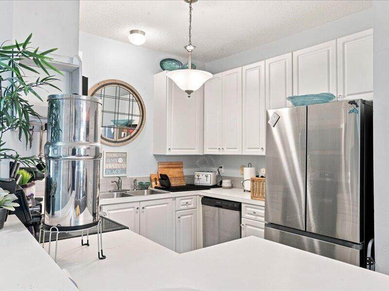 7165 Majestic Boulevard - Photo 1