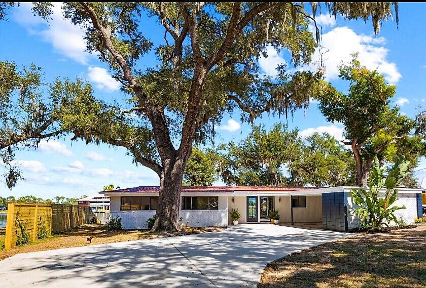 3711 Shoreline Circle - Photo 1