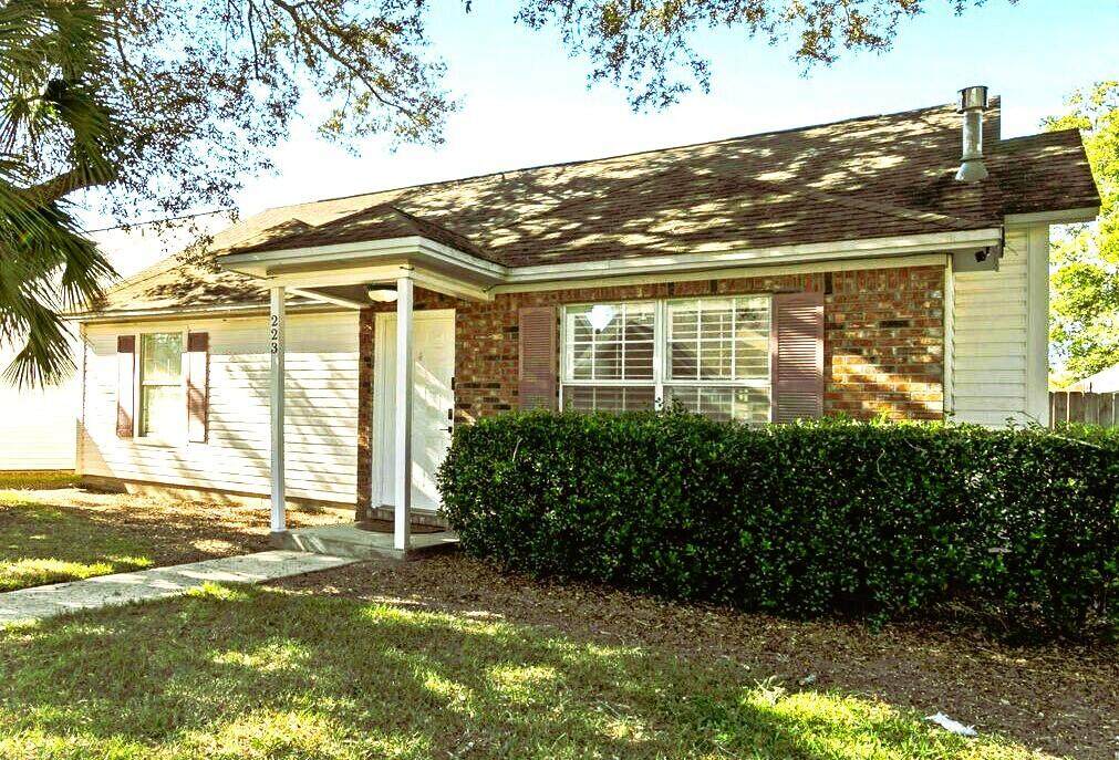 223 Parkwood Circle - Photo 1
