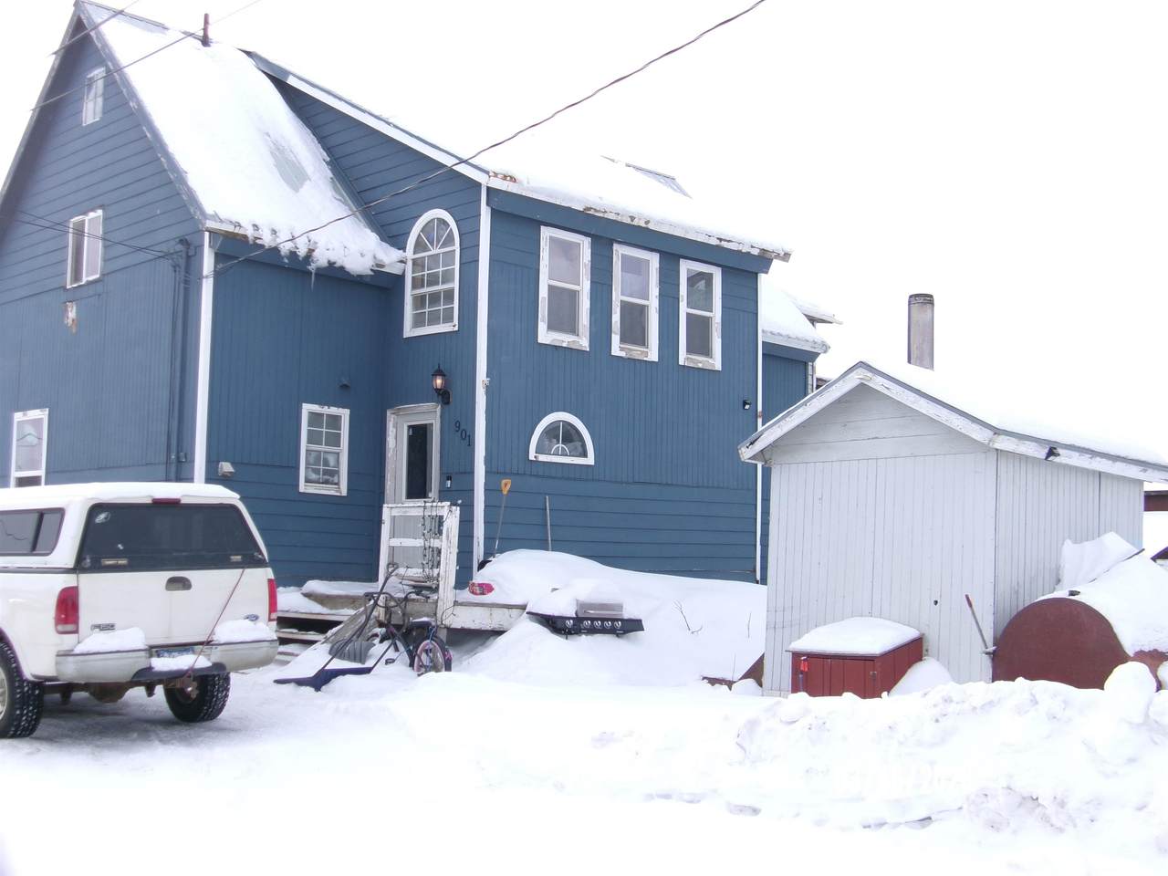 901 4TH AVENUE - Photo 1