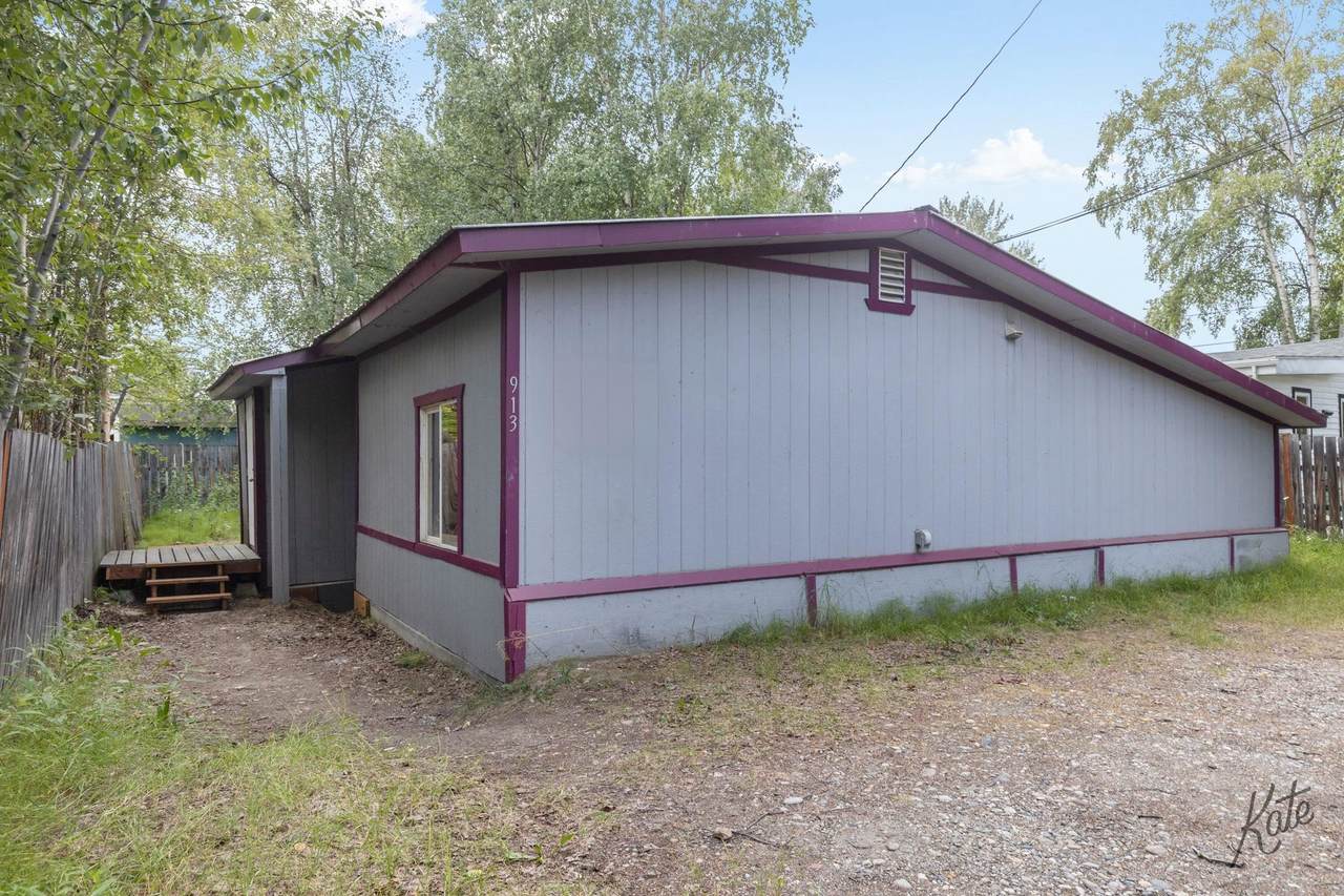 913 22ND AVENUE - Photo 1
