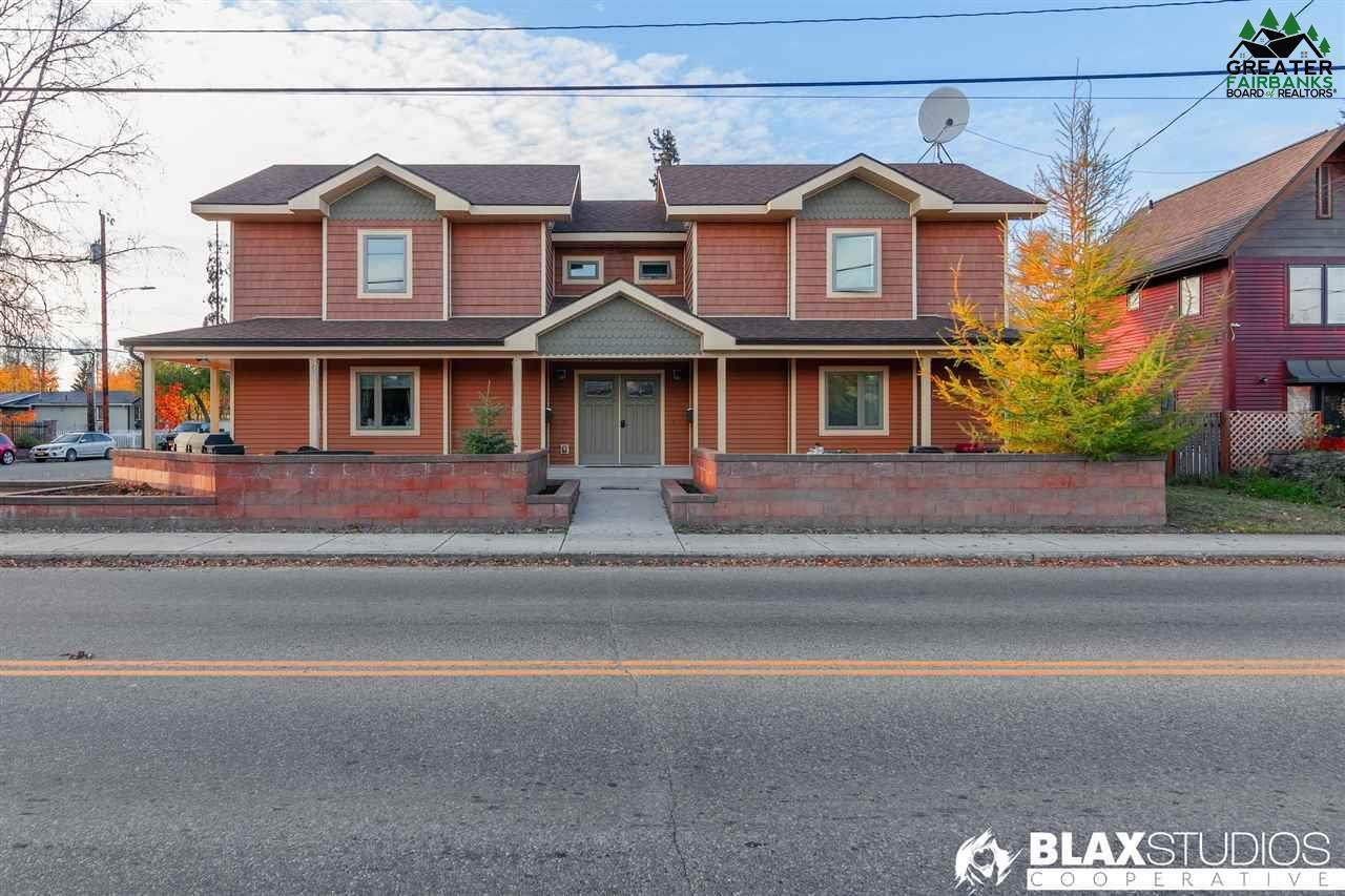 906 6TH AVENUE - Photo 1