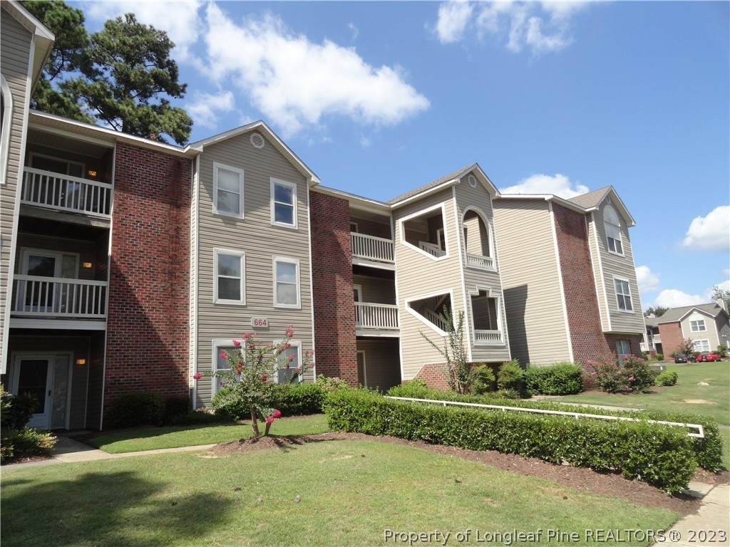 664 Bartons Landing Place - Photo 1