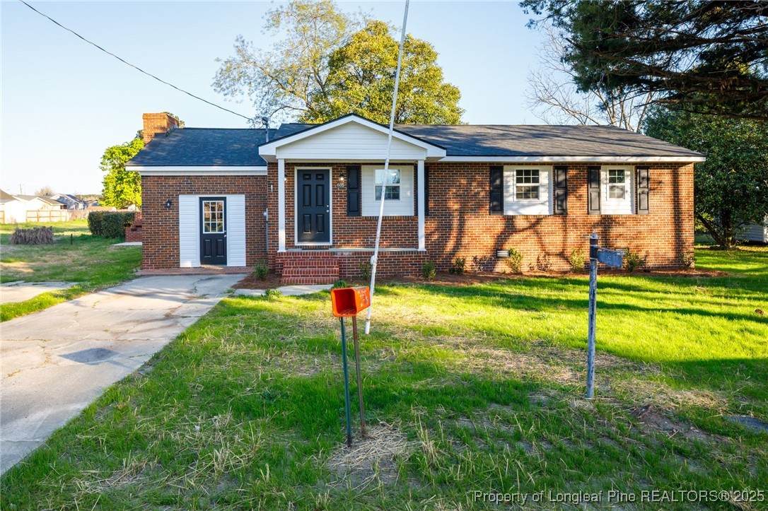 605 Mcinnis Street - Photo 1