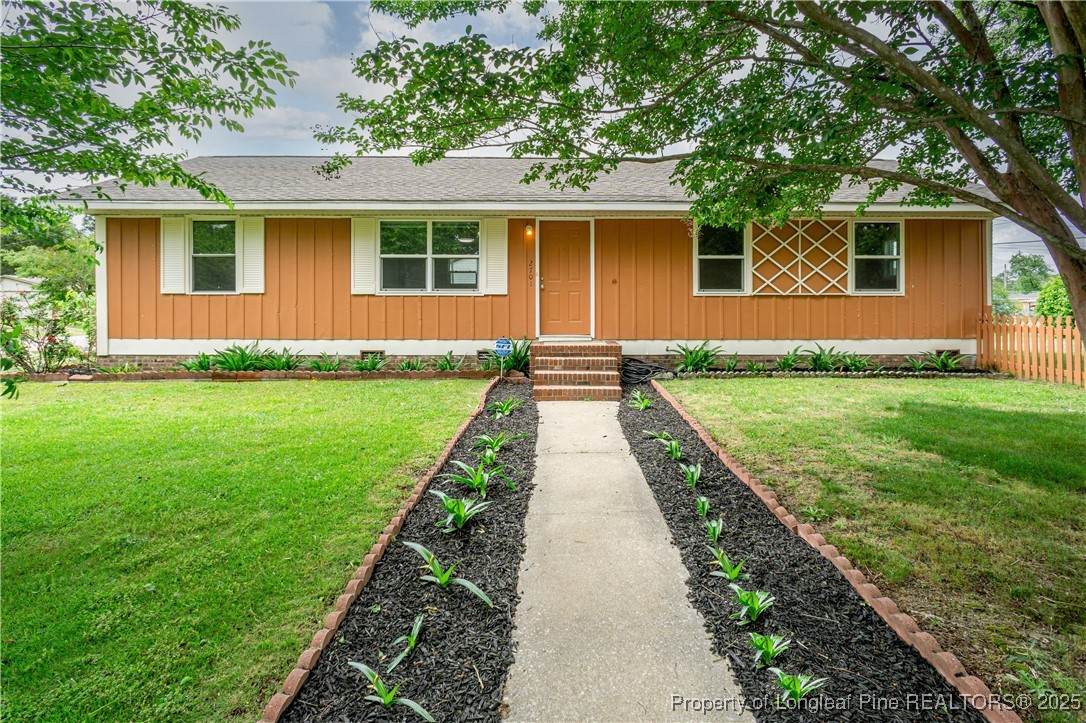 2701 Daly Avenue - Photo 1