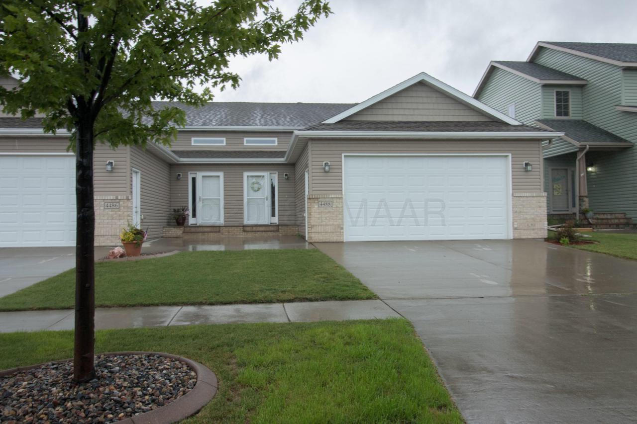 4488 53 Street - Photo 1