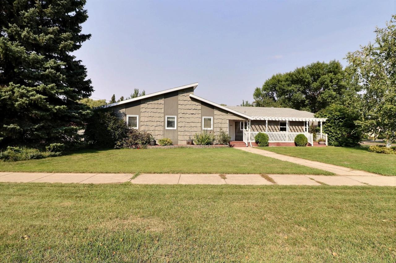 1101 28 Avenue - Photo 1