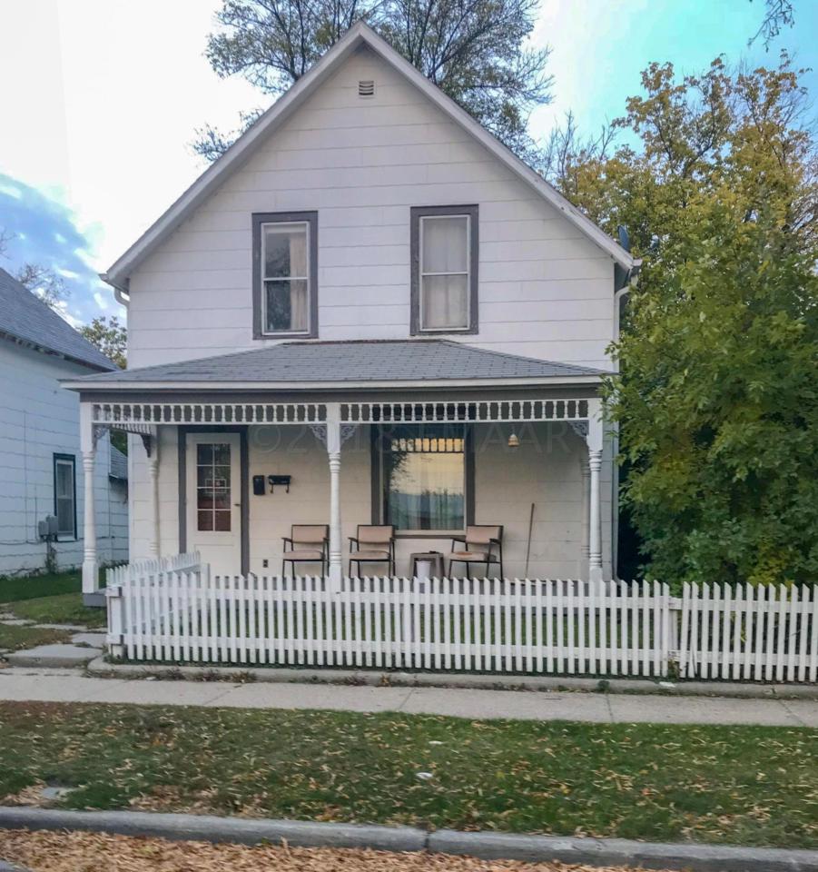 714 2ND Avenue - Photo 1