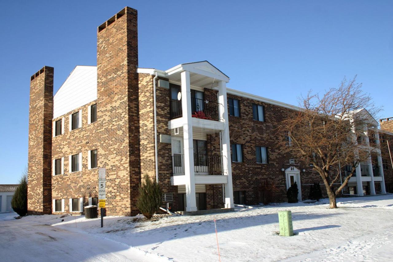 341 Prairiewood Circle - Photo 1
