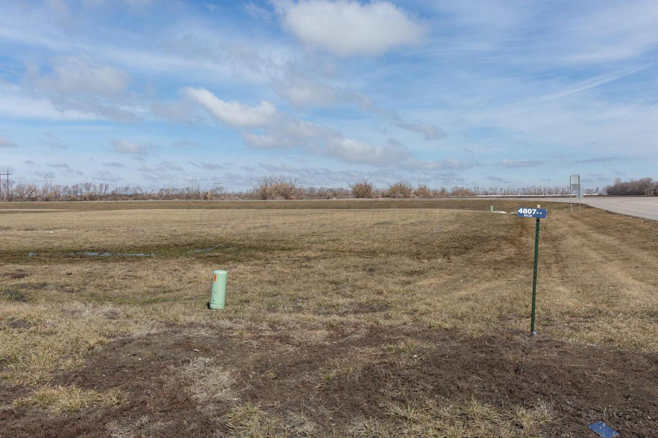 4807 39 1/2 Avenue - Photo 1
