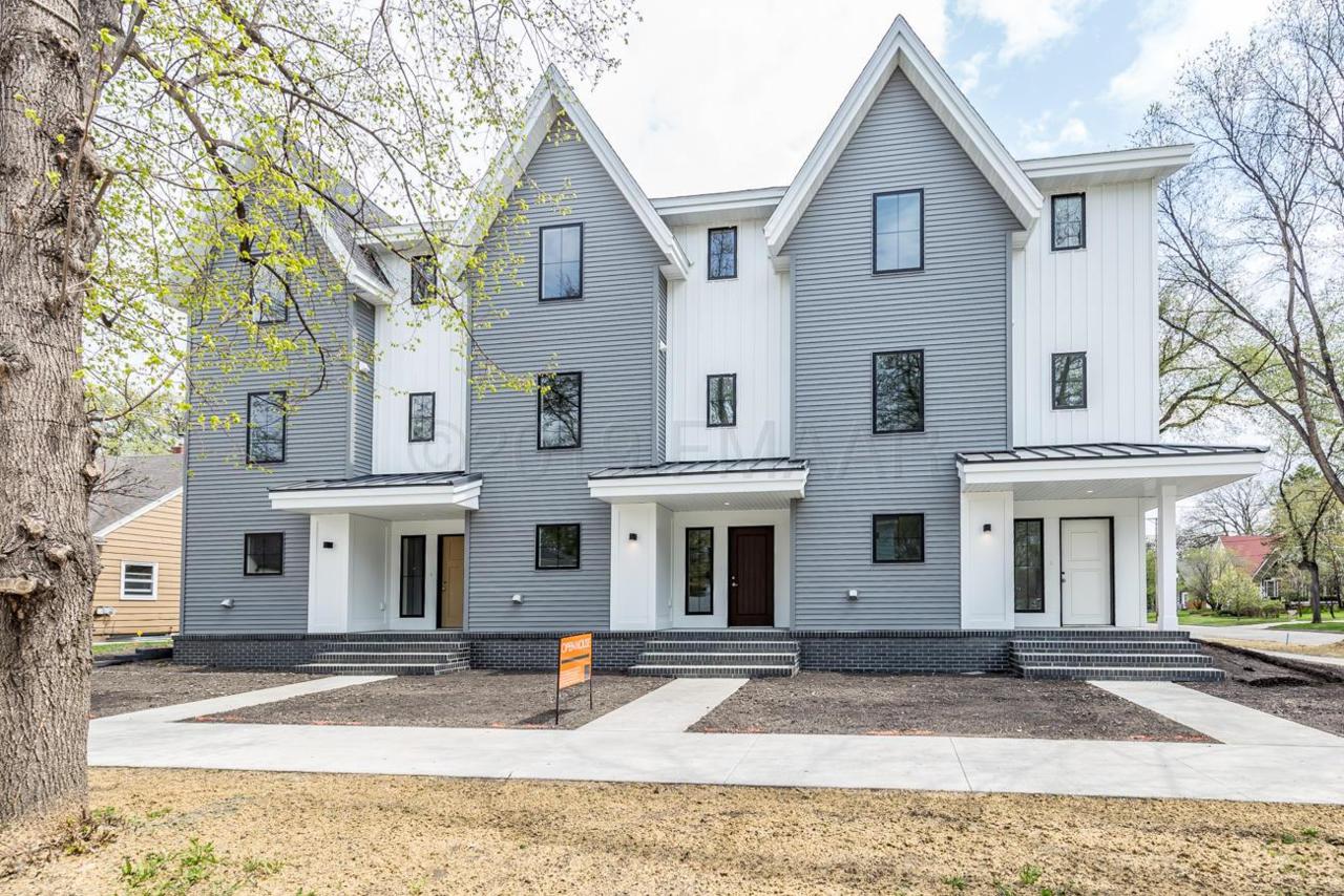 389 8TH Avenue - Photo 1
