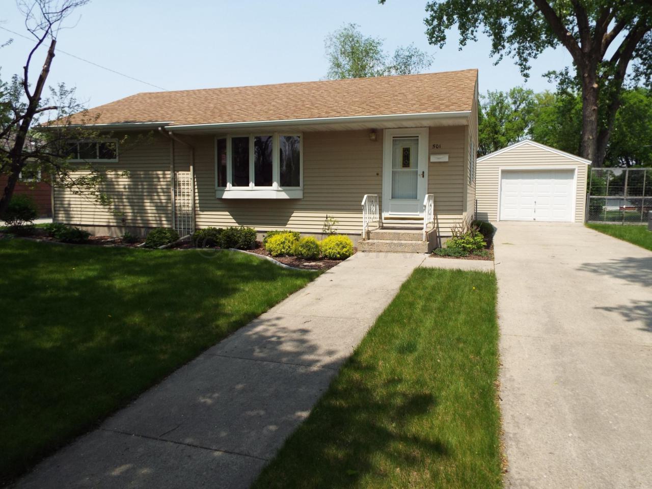 501 24 Avenue - Photo 1