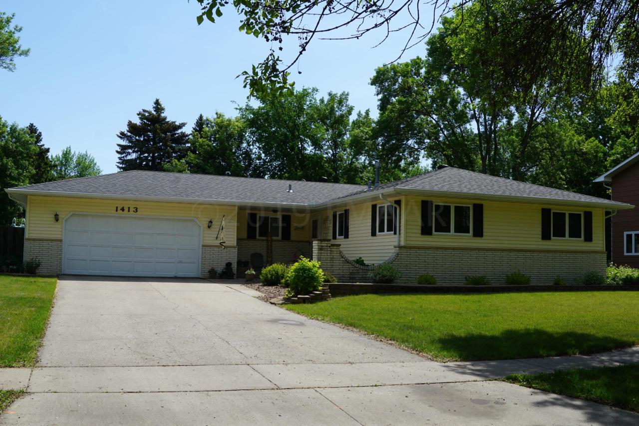 1413 5 Street - Photo 1