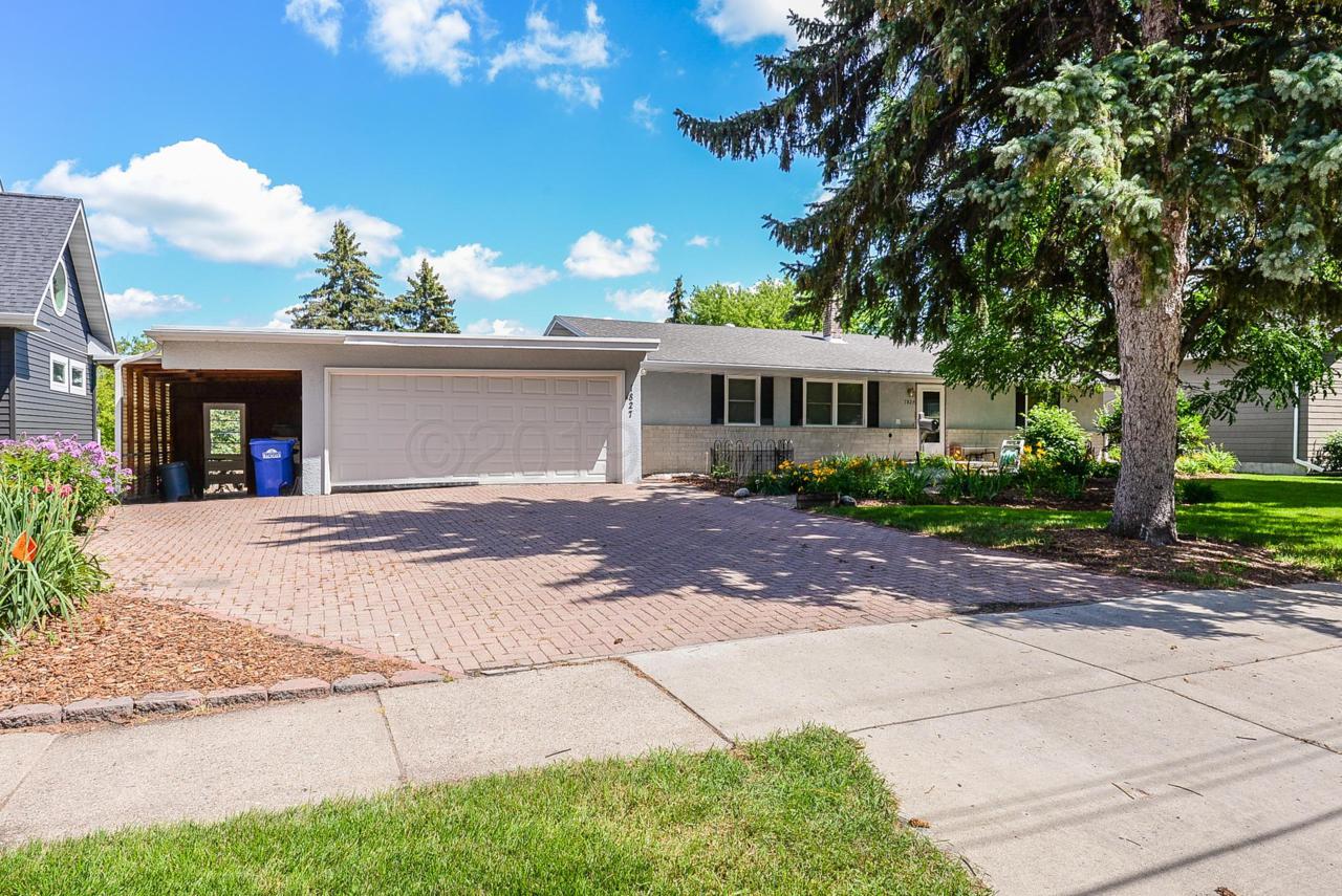 1827 3 Street - Photo 1