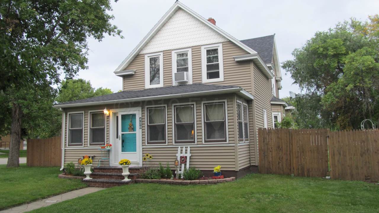 420 8 Street - Photo 1