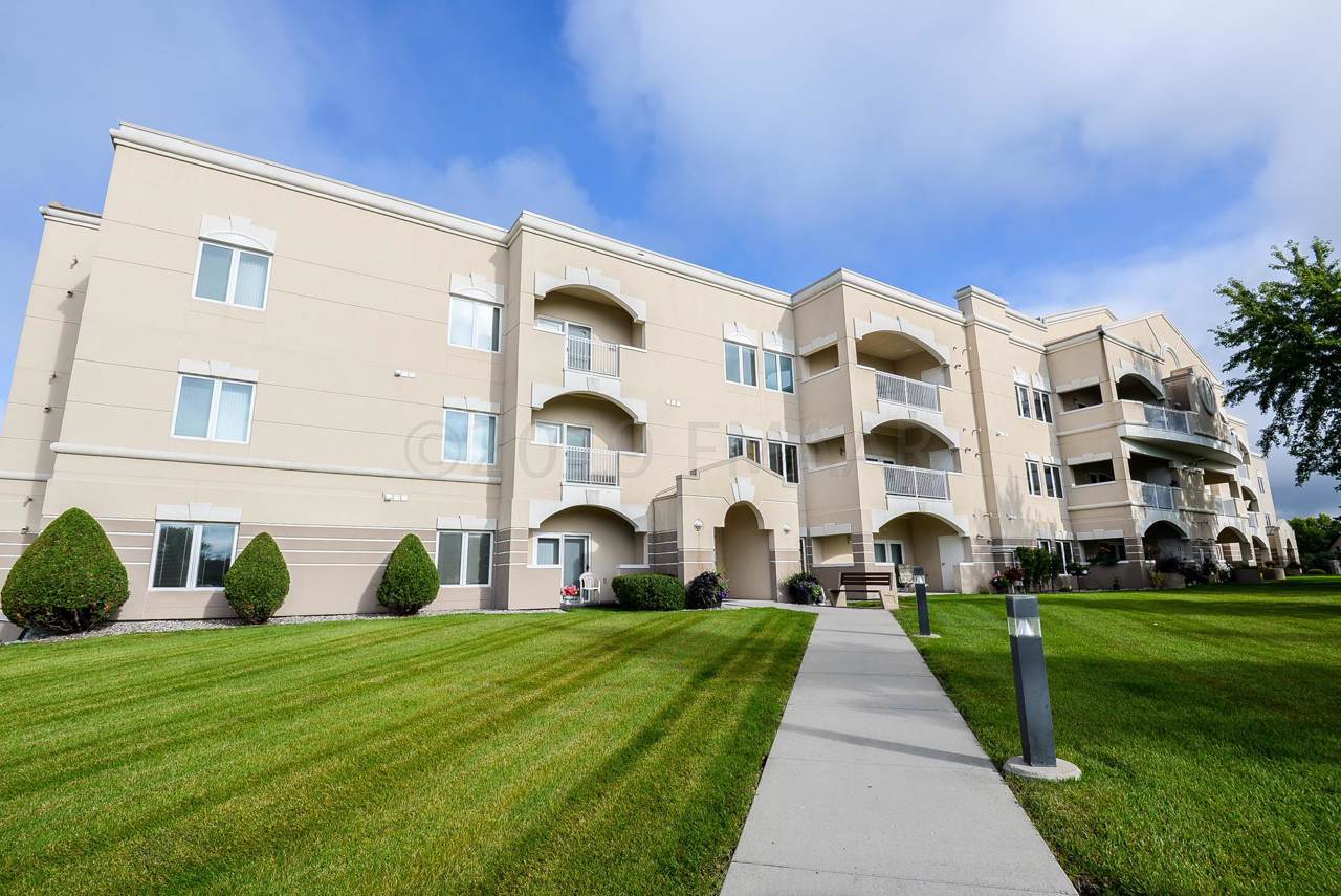 2501 30 Avenue - Photo 1
