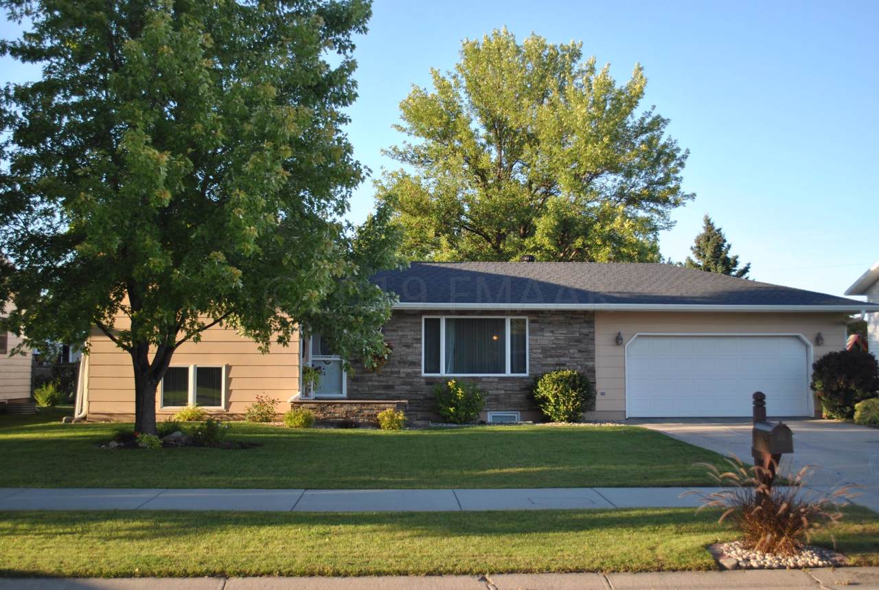 604 4 Avenue - Photo 1