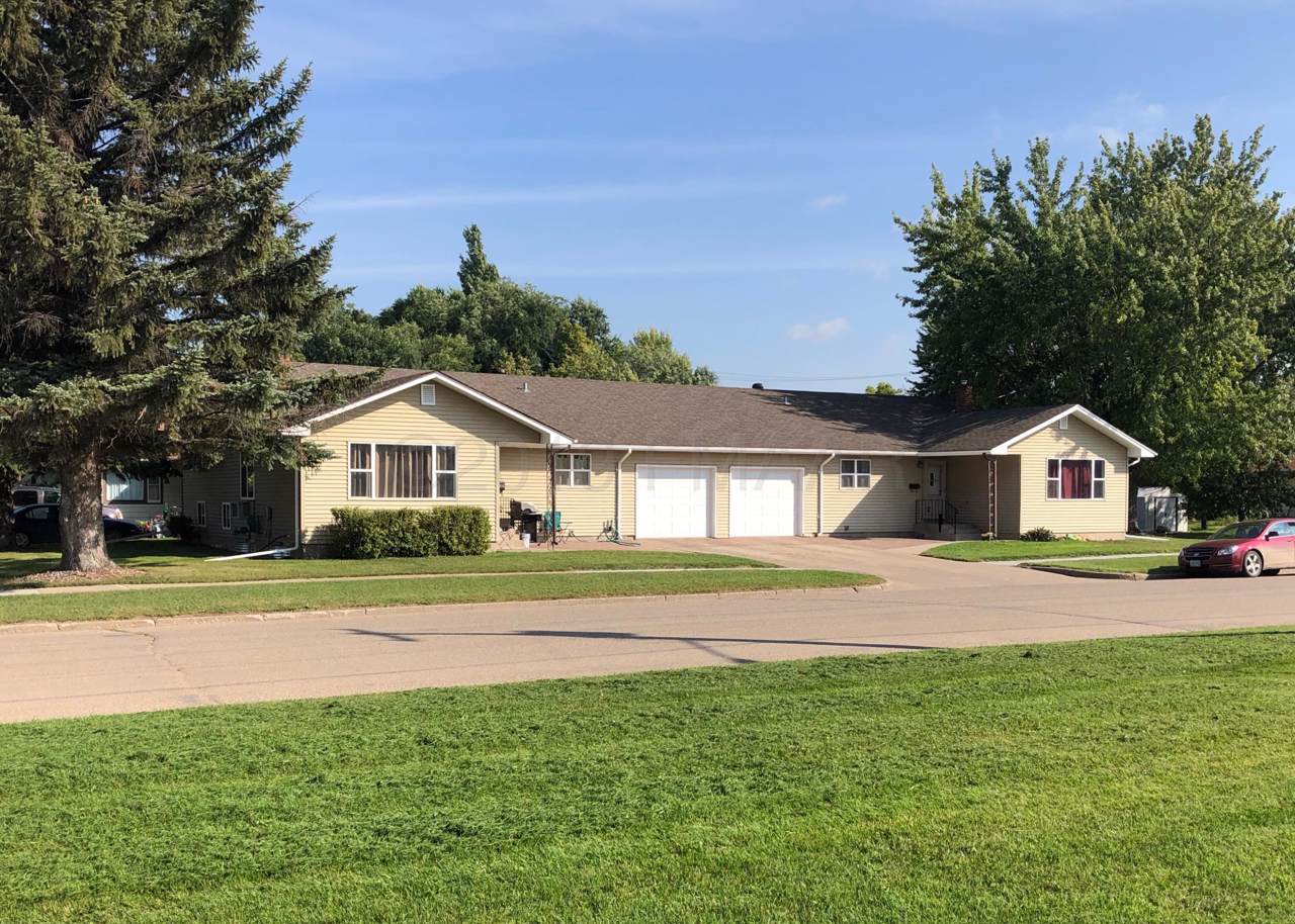 942 Viking Drive - Photo 1