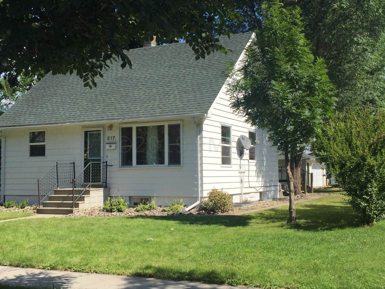 517 20TH Street - Photo 1