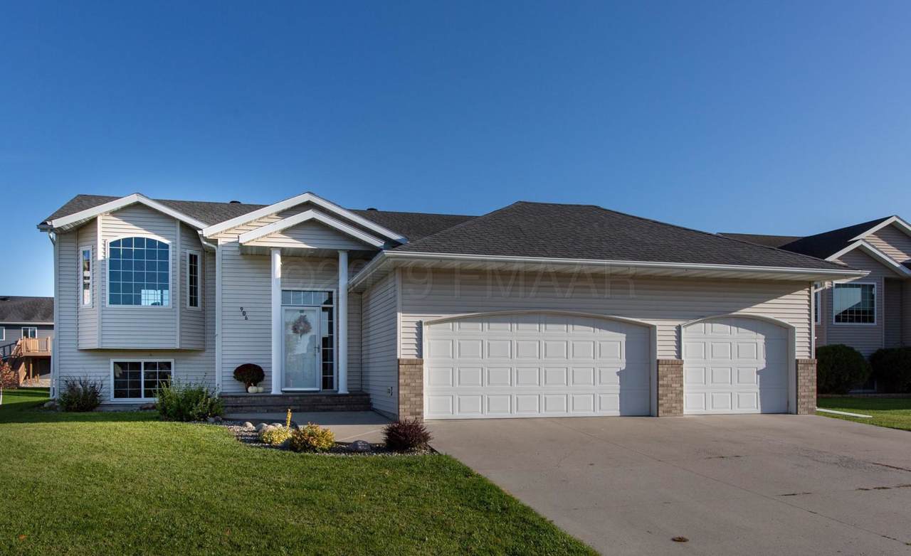906 4 Avenue - Photo 1