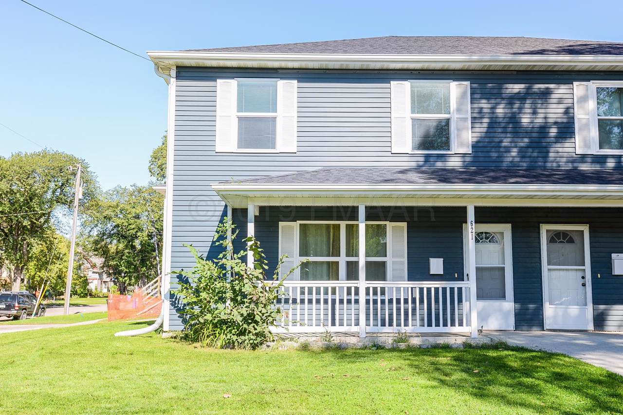 621 10 Avenue - Photo 1