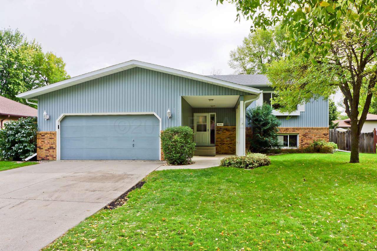 3055 Bohnet Boulevard - Photo 1