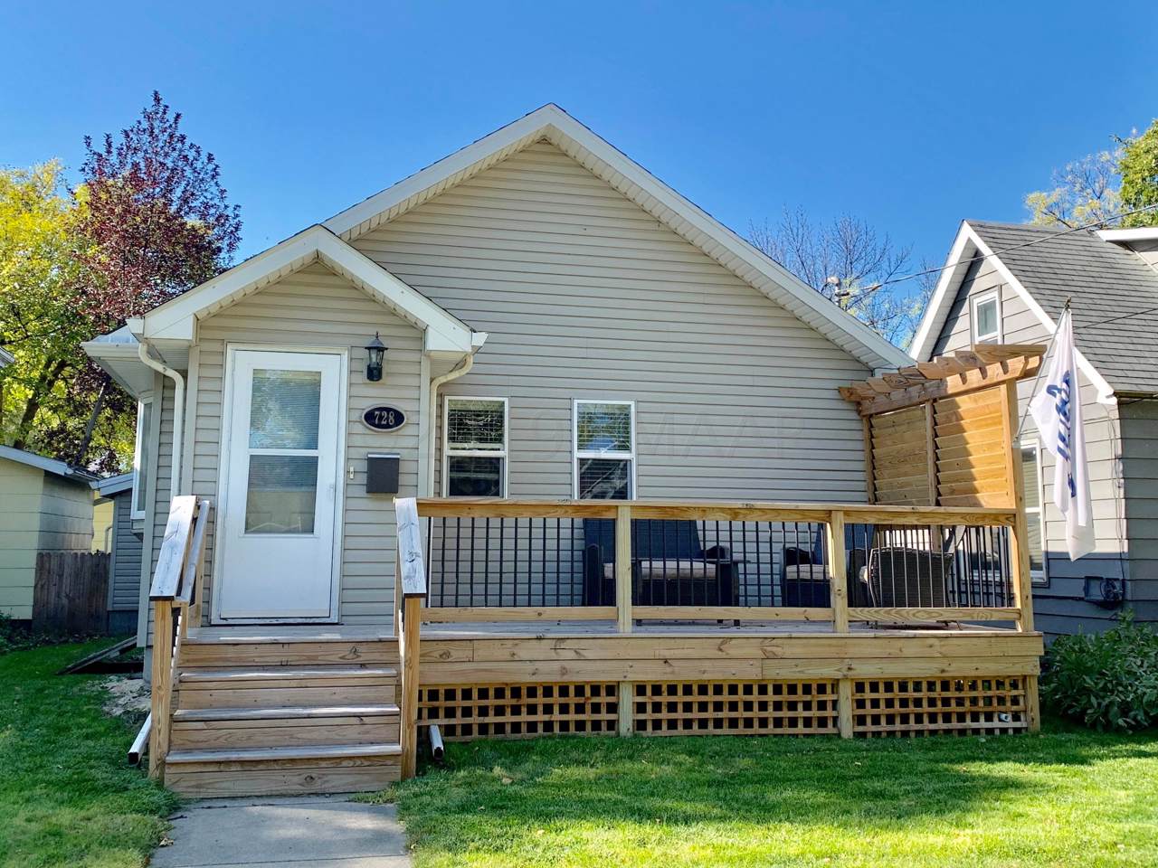 728 2 Street - Photo 1